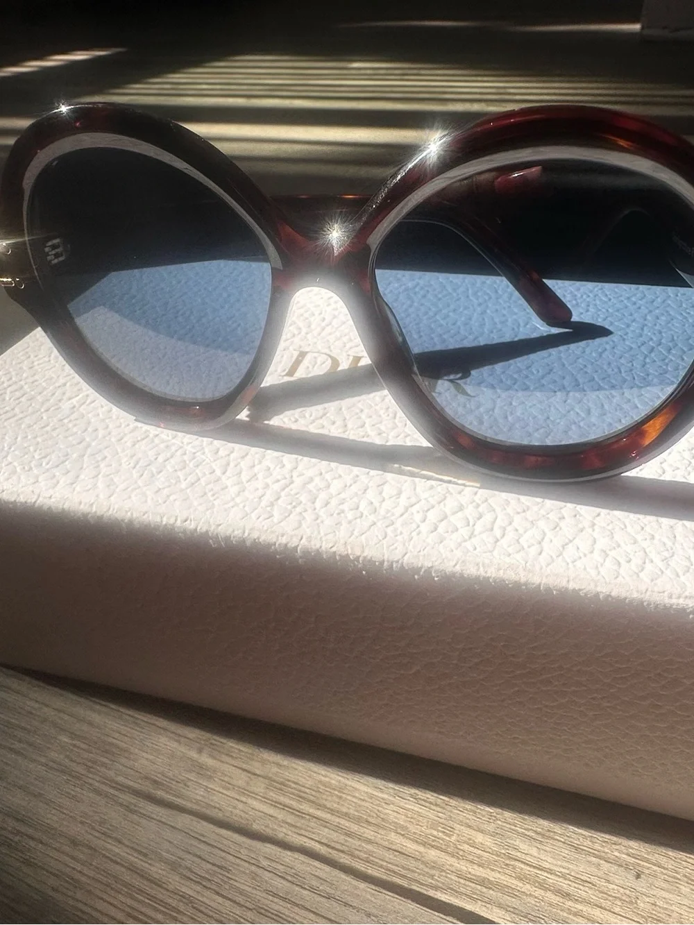 Tortoiseshell Round Women's Sunglasses - Fashion Accessory